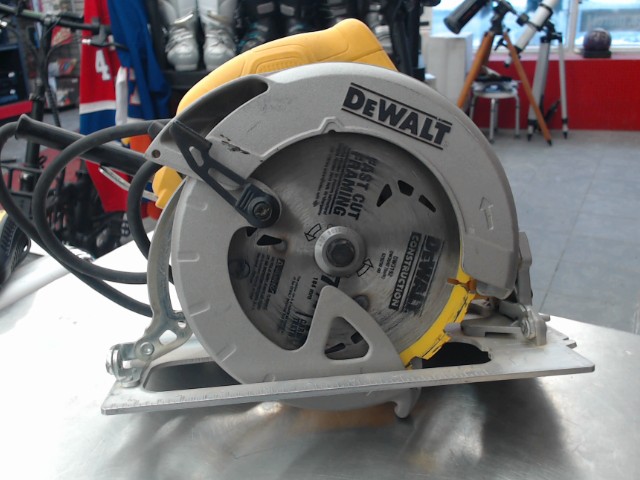 Scie circulaire filaire avec lame dewalt
