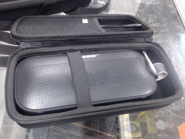 Haut-parleur dans case