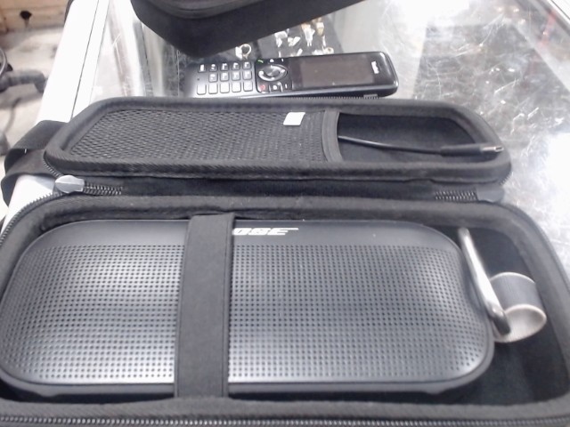 Haut-parleur dans case