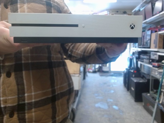 Xbox one s avec manette rouge et noir ve