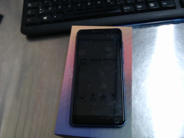 Cellulaire en boite+accs