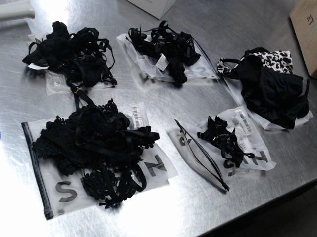 Lot de lingerie de femme