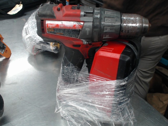 Milwaukee drill avec batt et chargeur