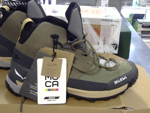 Chaussures de randonn�e l�gere t:10.5