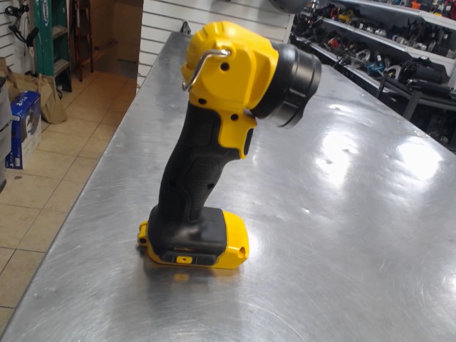 Lumiere dewalt no batt