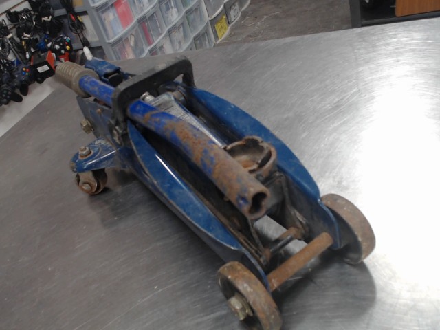 Jack auto 2 tonnes+barre