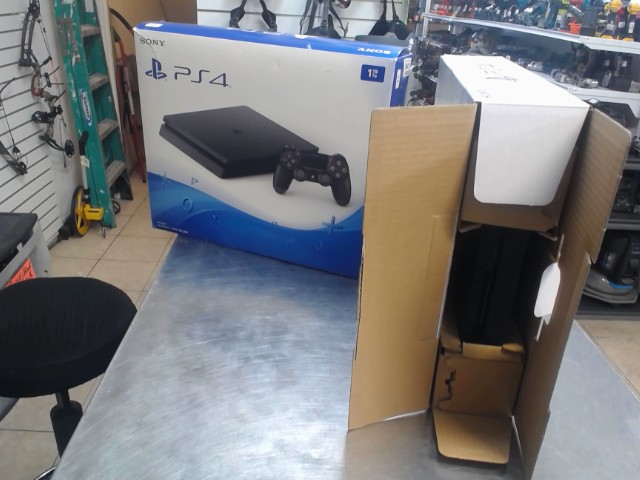 Ps4 dans bo avec fils et manette