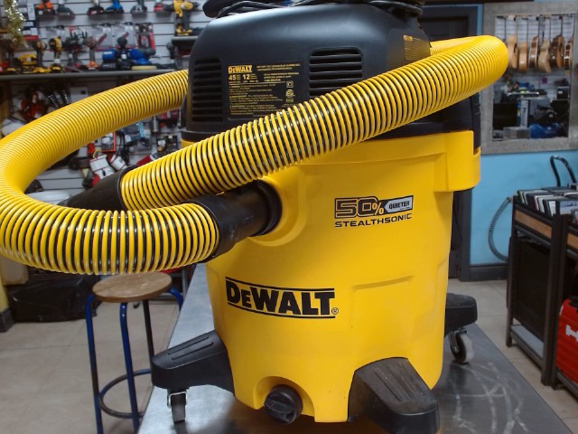 Aspirateur dewalt a fil