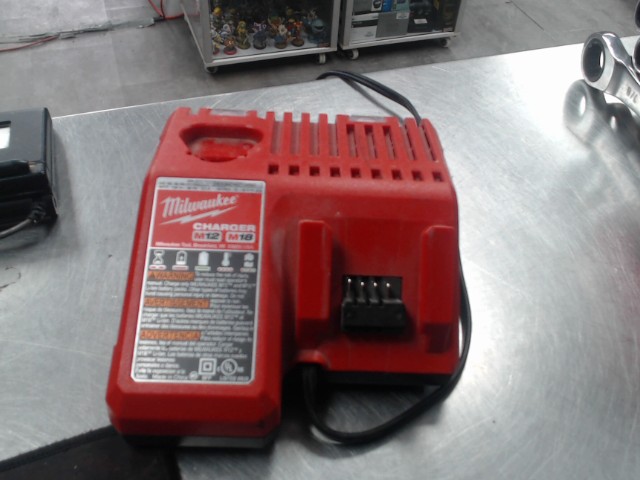 Chargeur milwaukee