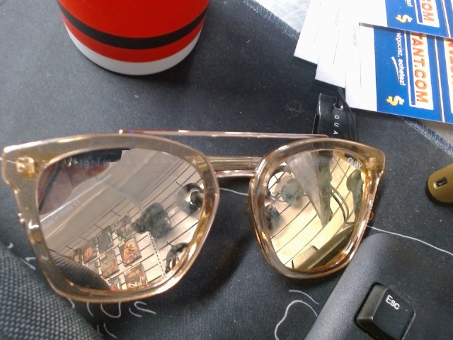 Lunettte soleil quay avec ettiquete