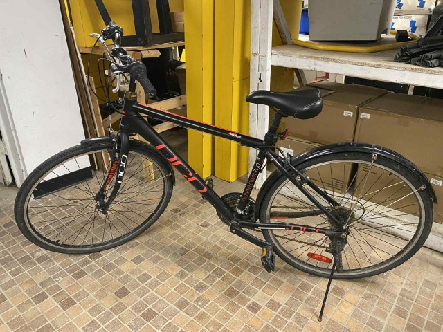 Velo noir avec ailes custom