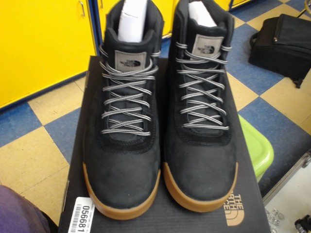 Black hiking boots waterproof