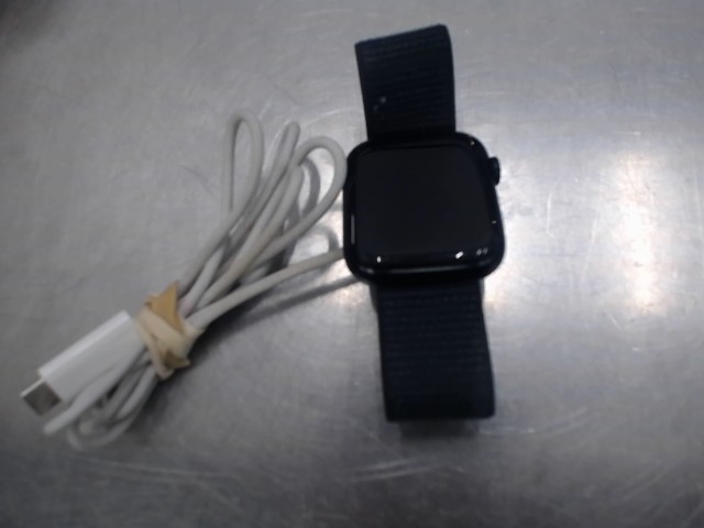Apple smart watch series 9 + chargeur