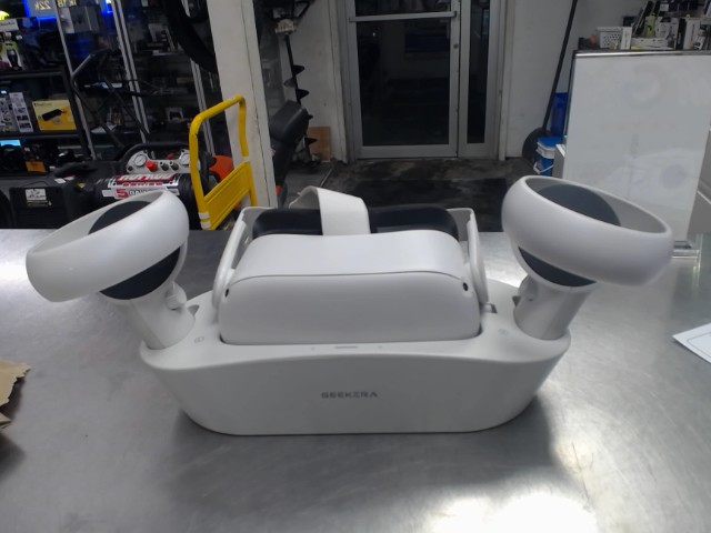 Meta quest 2 + man + dock