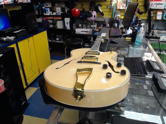 Guitare gibson hallow (fake)