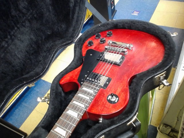Guitare usa 2011 rouge case dure