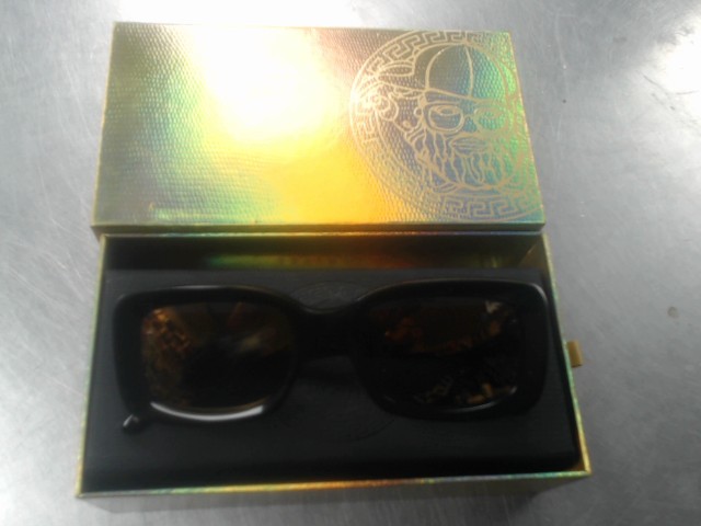 Lunette noire avec boite doree