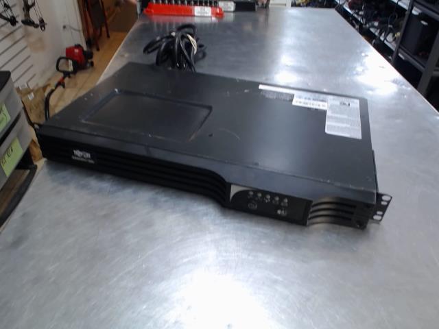 Adapteur tripp-lite filaire 7 entrer