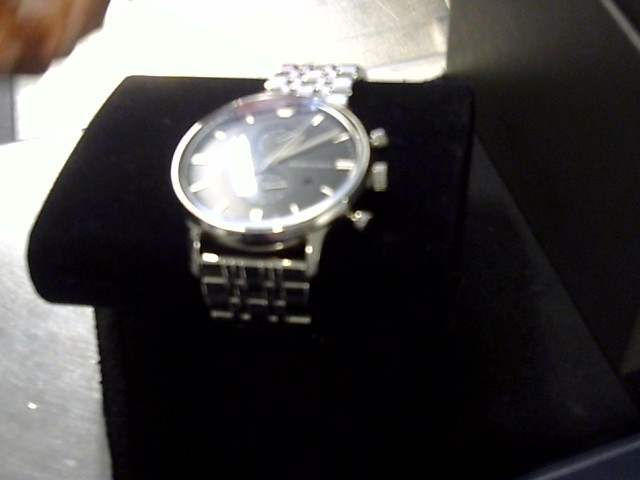 Montre chronograph en acier + case