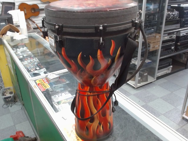 Djembe avec flammes