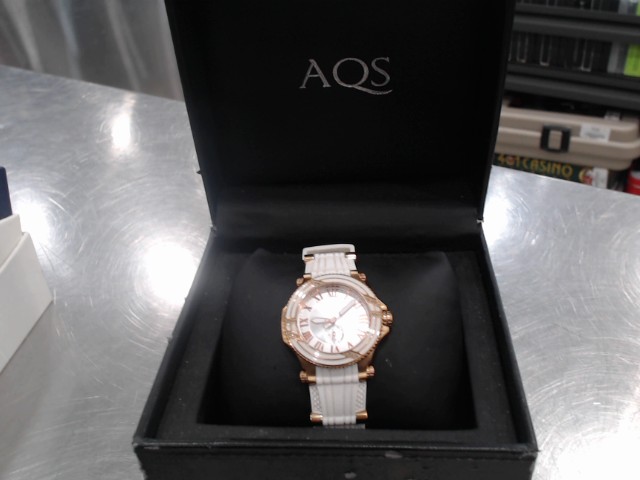 Montre femme dans boite