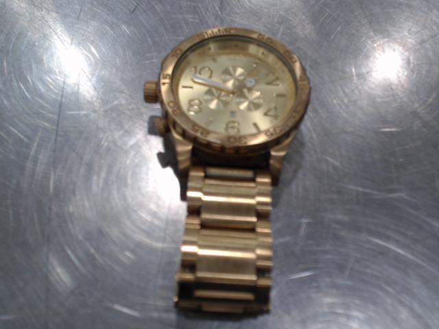 Montre pour homme dor�