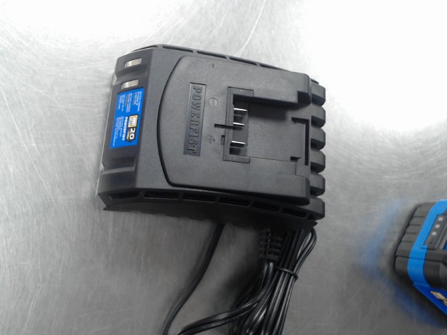 Chargeur de batterie power fist