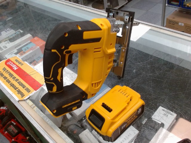 Scie sauteuse avec batt