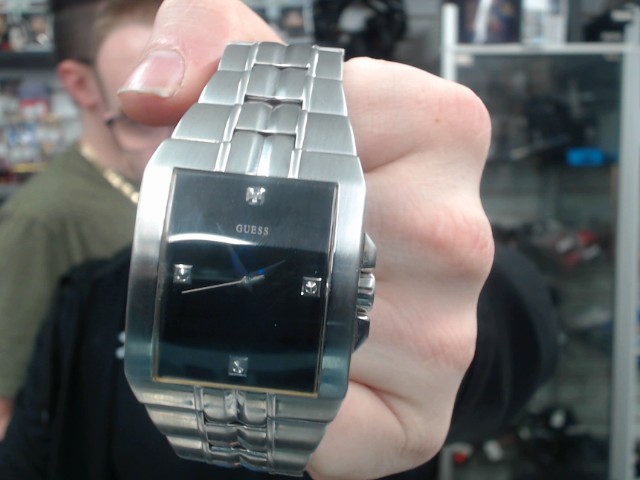 Montre guess couleur argent