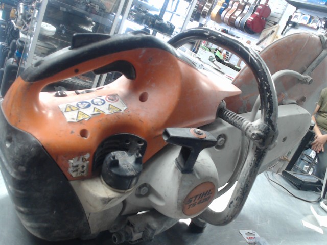 Scie a beton a gaz us�e orange blanc