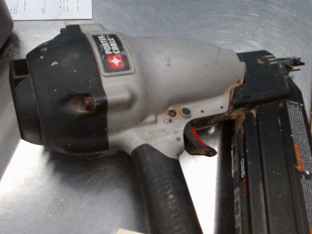 Cloueuse a charpante