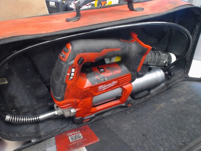 Grease gun dans case mou