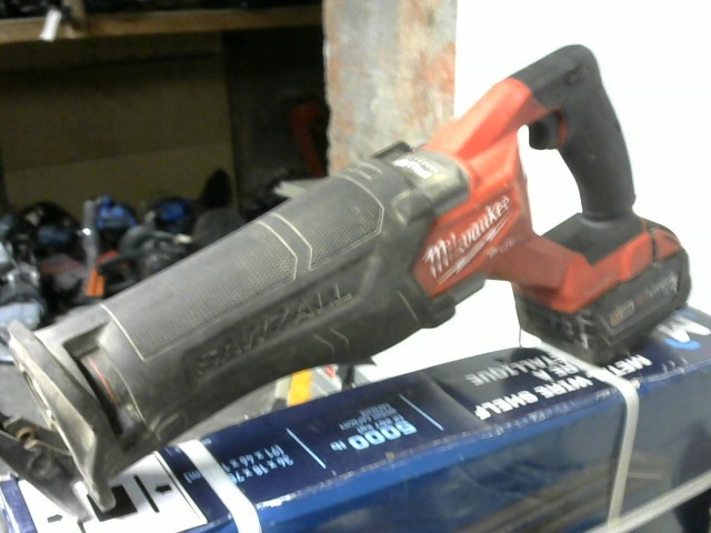 Sawzall milwaukee avec bat 5ah