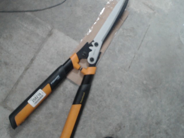 Coupe haie manuel orange