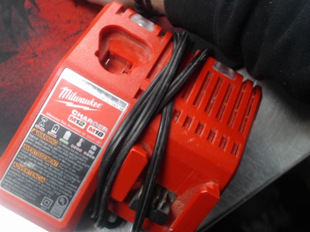 Chargeur milwaukee
