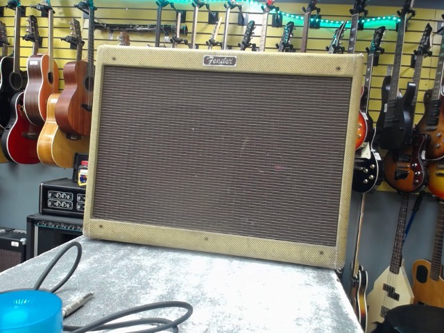 Ampli de guitare aux lamps blues deluxe