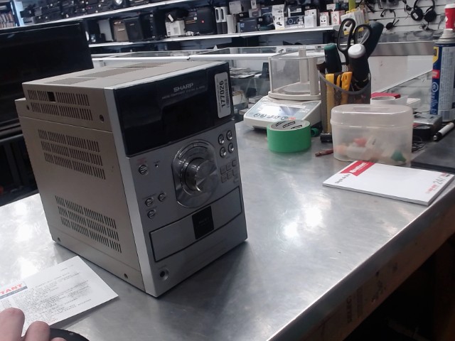 Radio sharp seul lecteur cd fonctionel