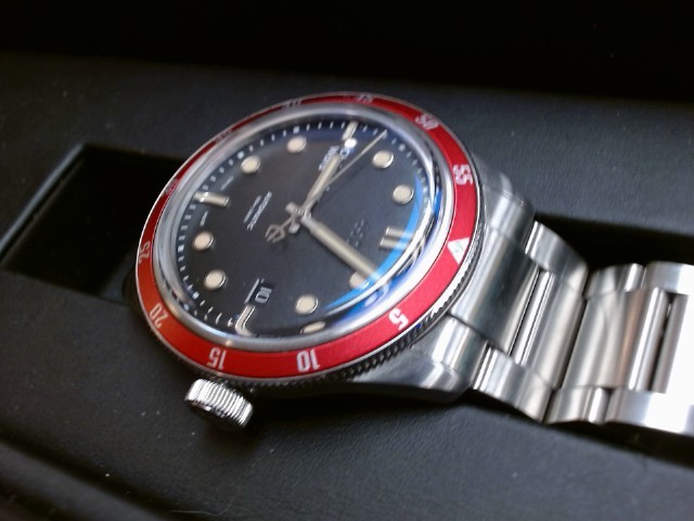 Montre argent cadrand noire avec boite