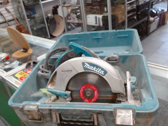 Scie circulaire electrique