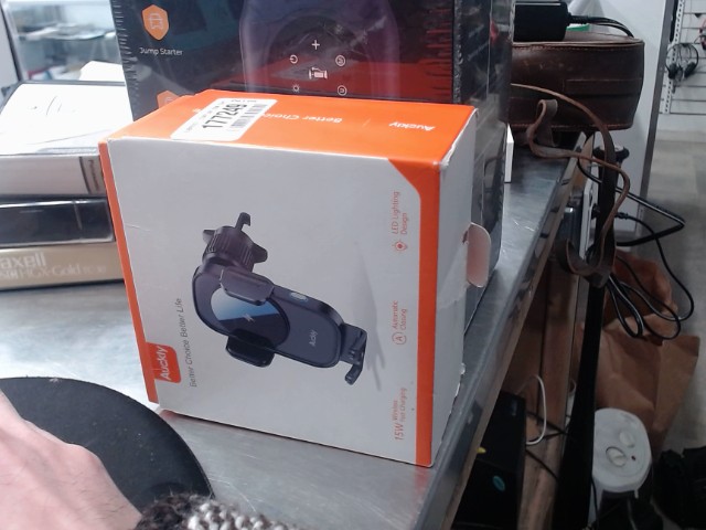 Automatic wireless car charger