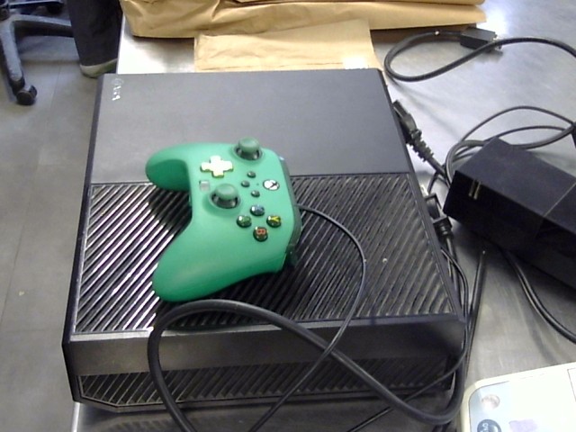 0         xbox one with controller