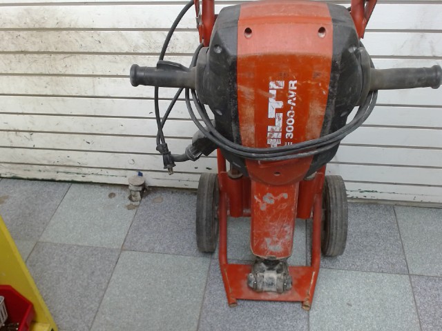 Marteau perforateur avec 4 meches