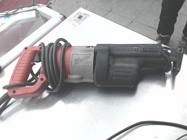 Scie alternatif electrique