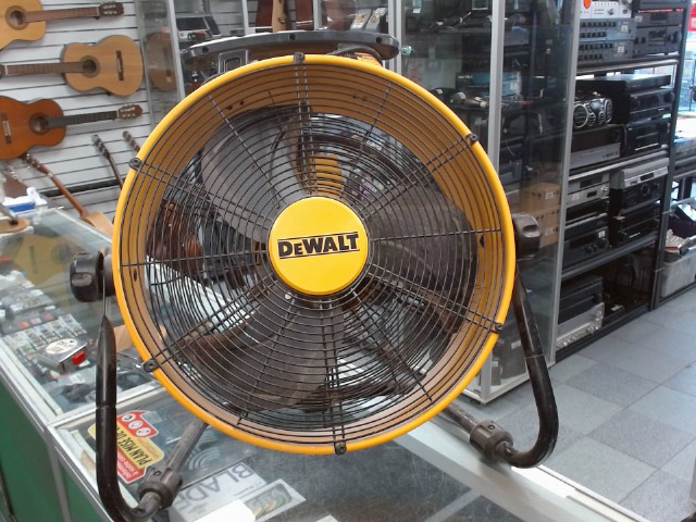 Dewalt fan 18 pouces filaire