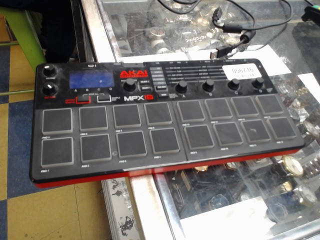 Drum machine akai avec cable
