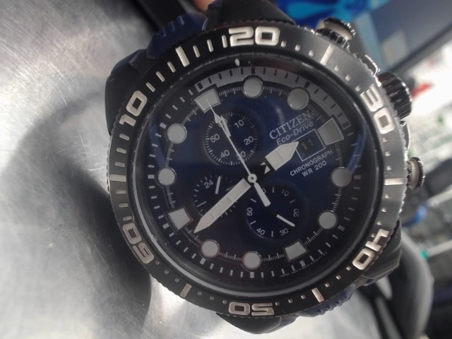 Montre eco drive bleu et noir