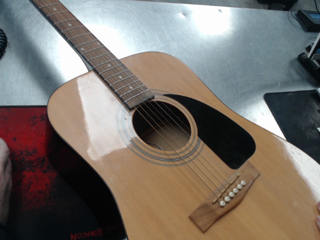 Guitar accoustique fender beige