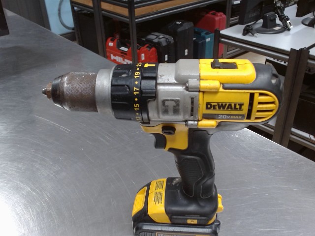Drill dewalt av batterie