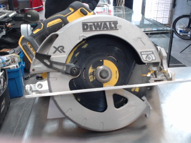 Scie circulaire electrique