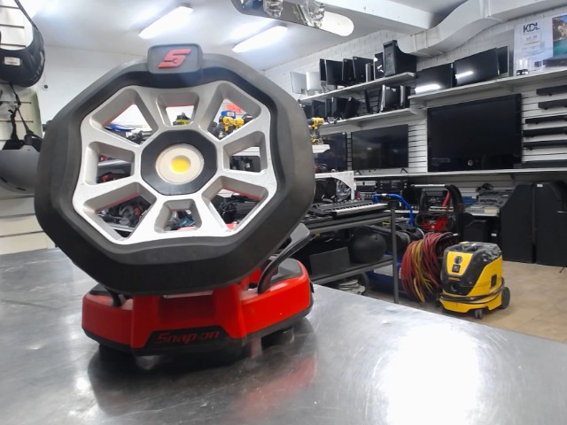 Lumiere led 18v no batt/chargeur